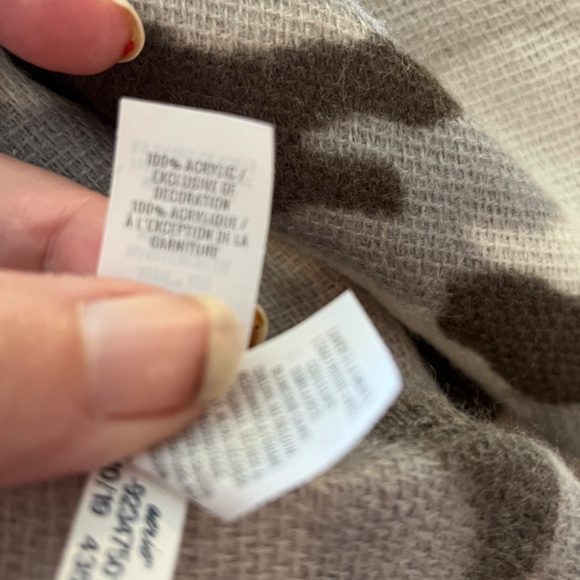 Aerie one size camo blanket scarf - Picture 10 of 10